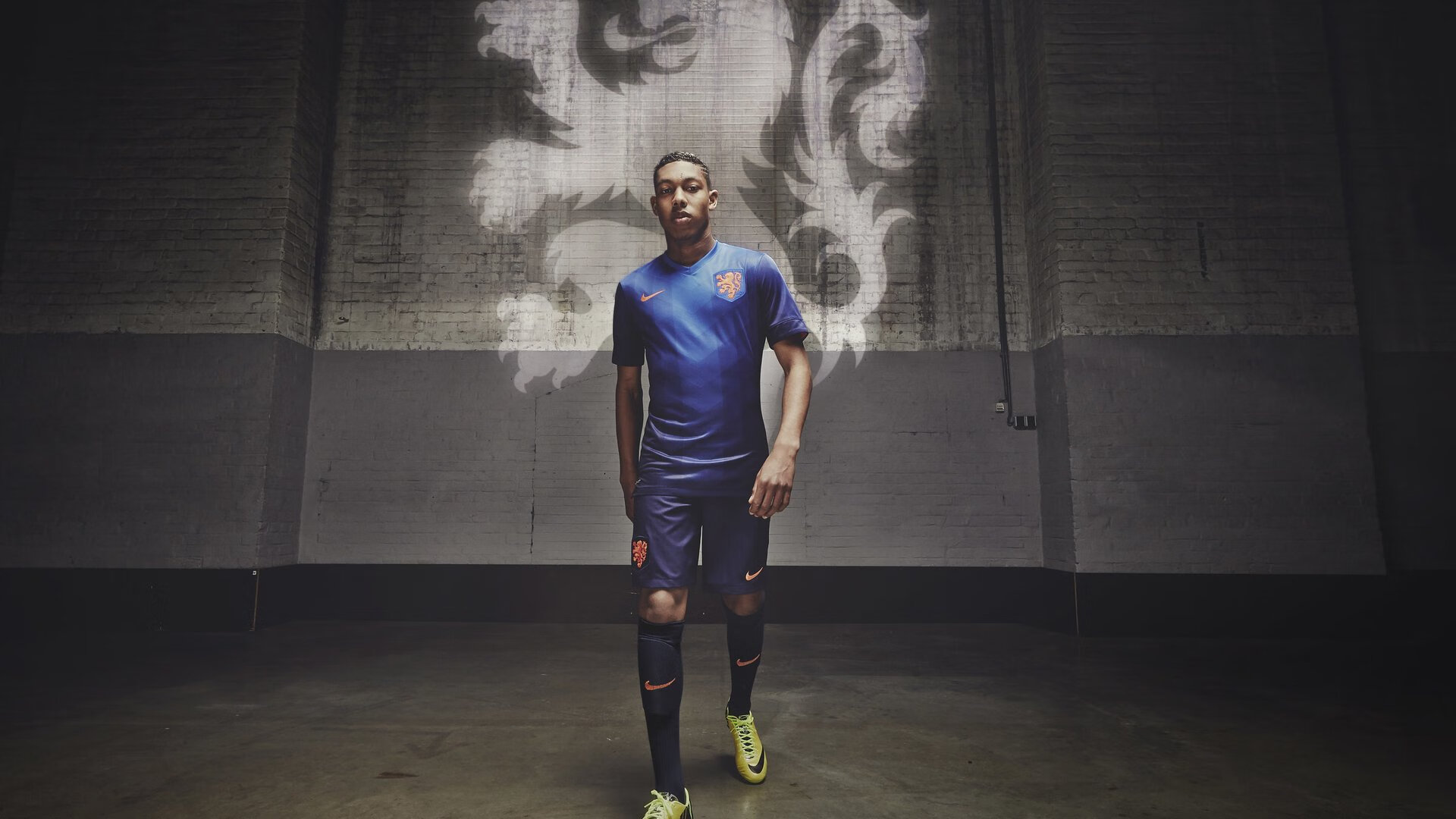 德里赫特，当铁闸落下时，乌拉圭的悬念与日本的黄昏同时终结